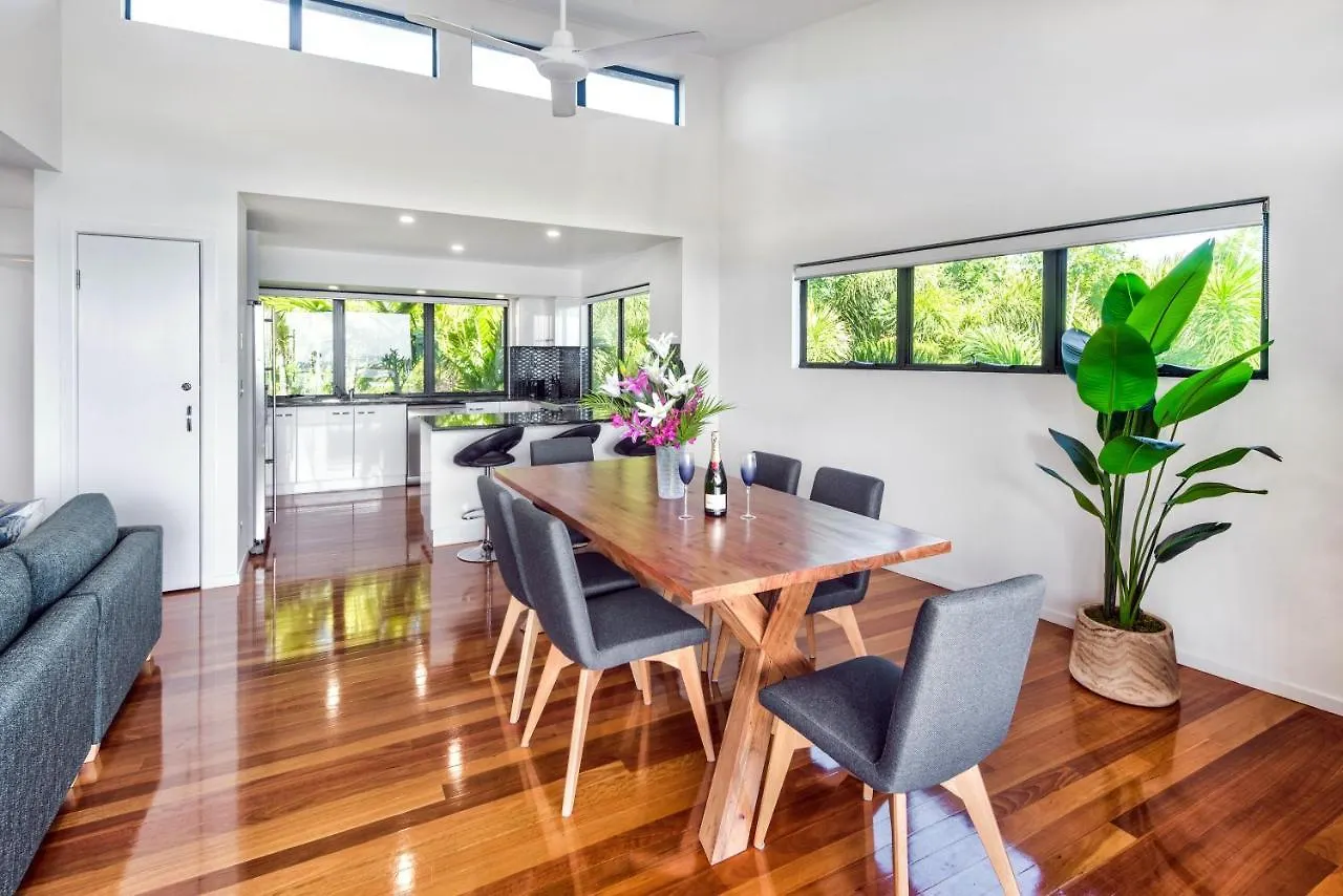 Pinnacle Apartments Hamilton Island