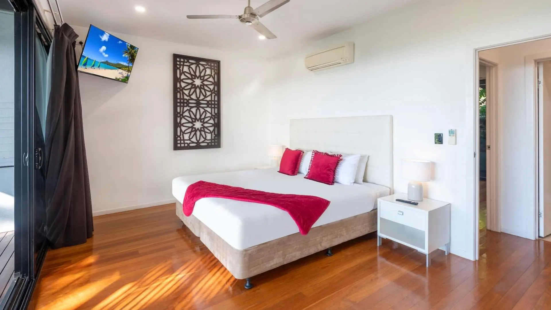 Pinnacle Apartments Hamilton Island Aparthotel