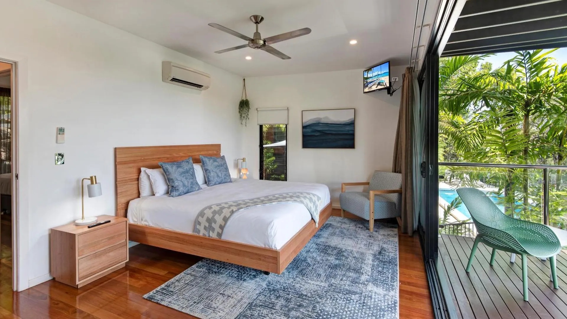 Pinnacle Apartments Hamilton Island