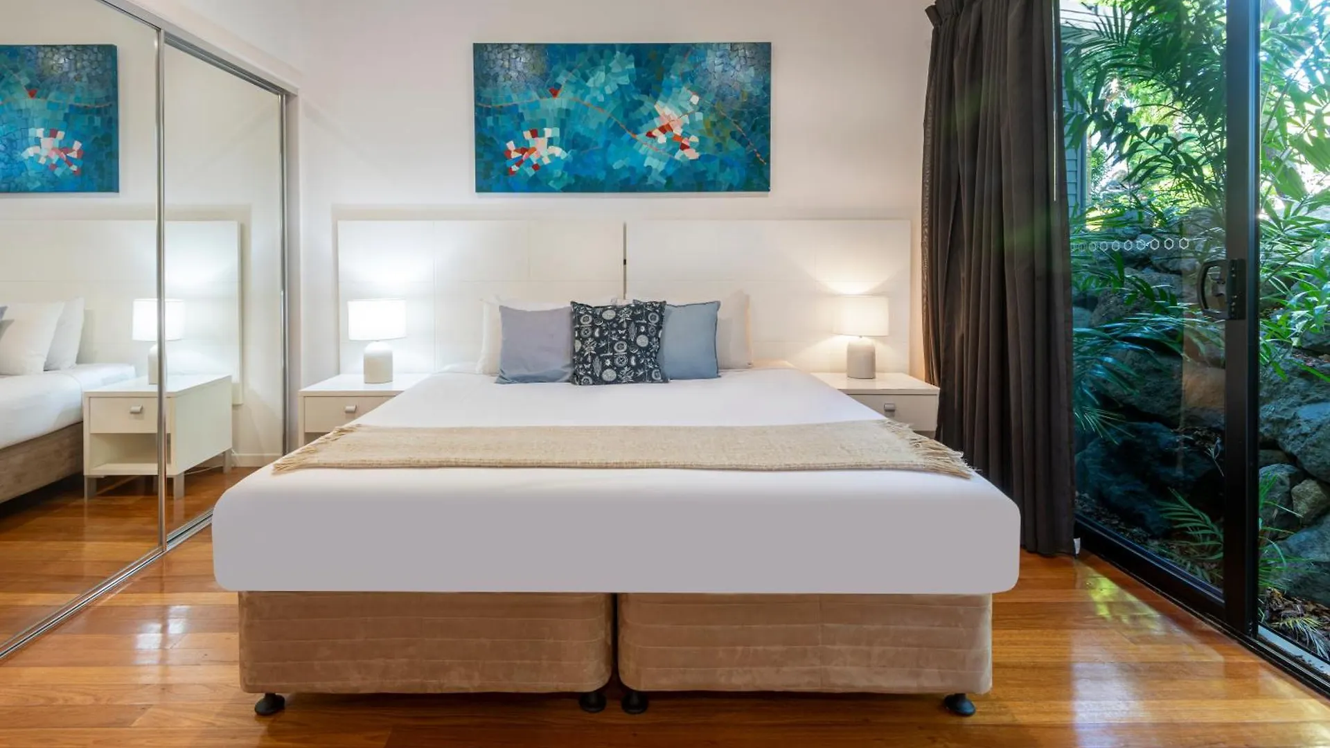 Pinnacle Apartments Hamilton Island Aparthotel