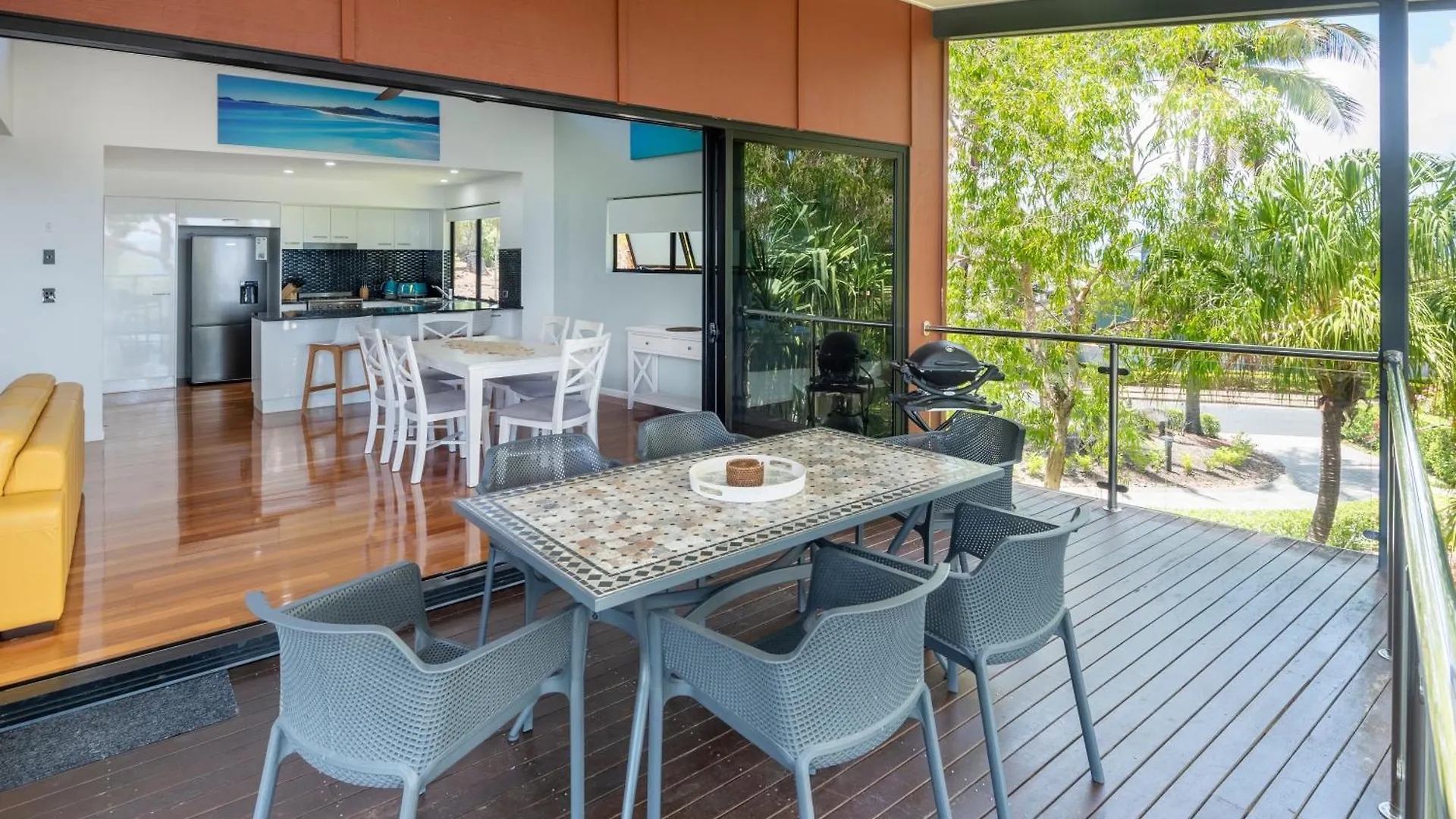 Pinnacle Apartments Hamilton Island 3*,