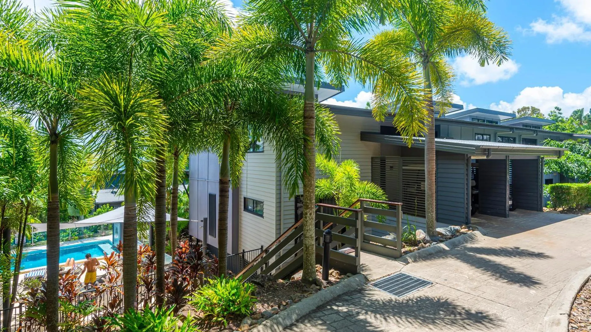 Pinnacle Apartments Hamilton Island Aparthotel