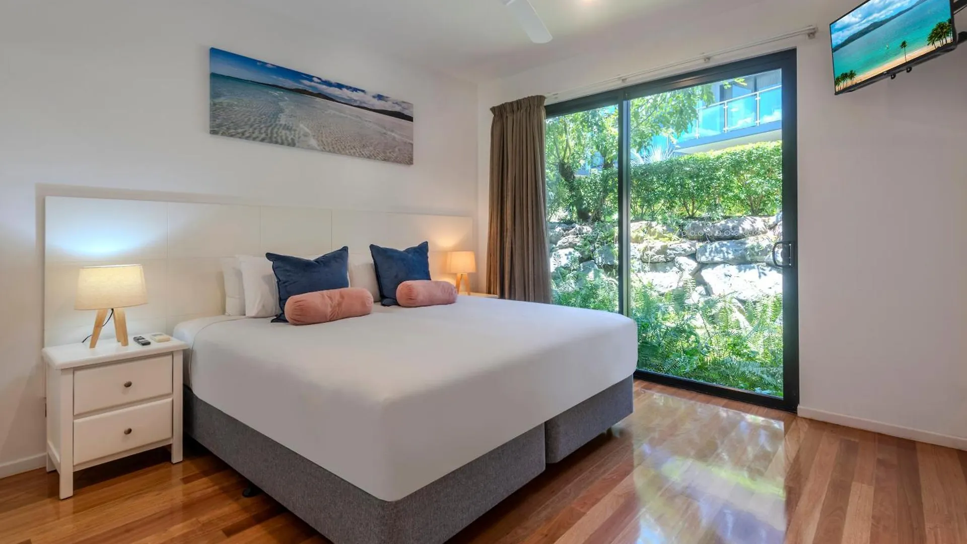 Pinnacle Apartments Hamilton Island Aparthotel