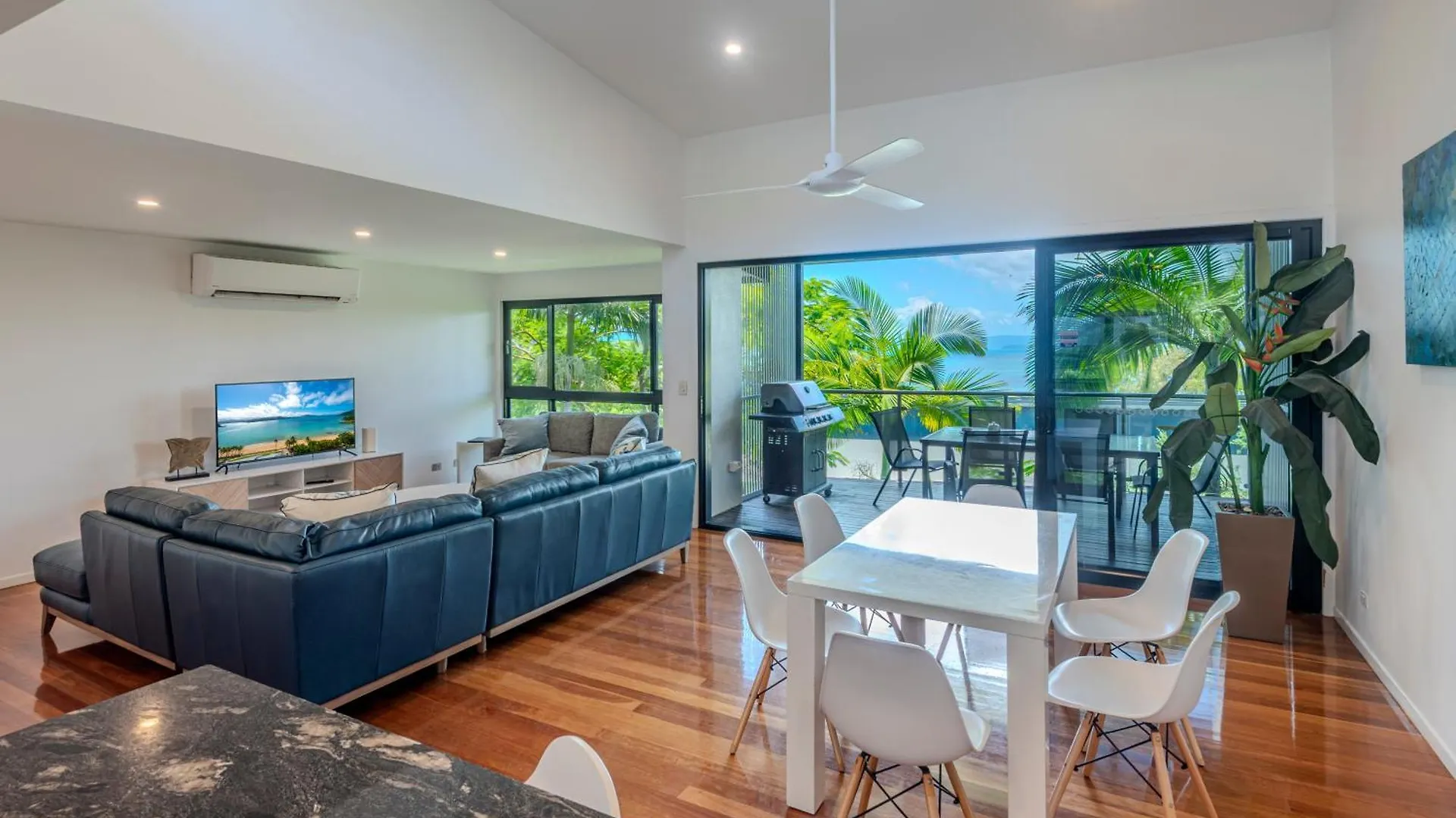 Pinnacle Apartments Hamilton Island Australia