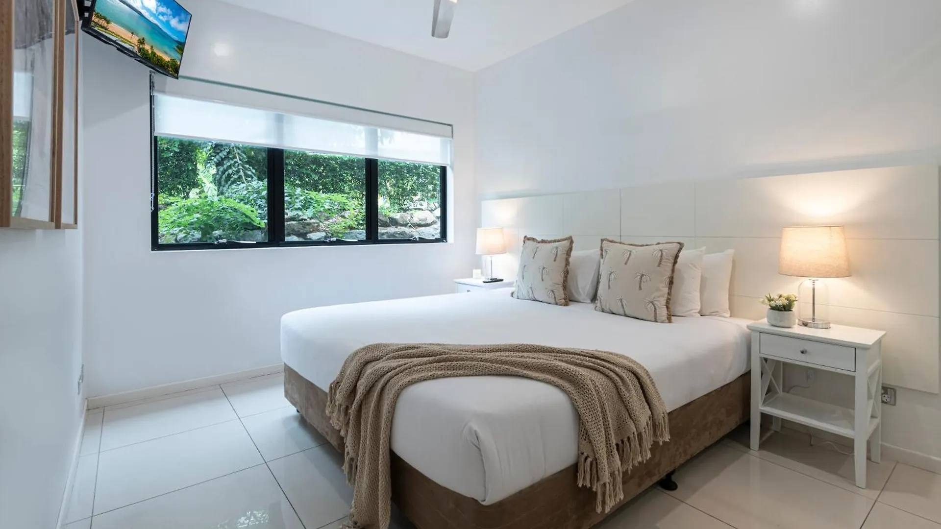 Pinnacle Apartments Hamilton Island Australia