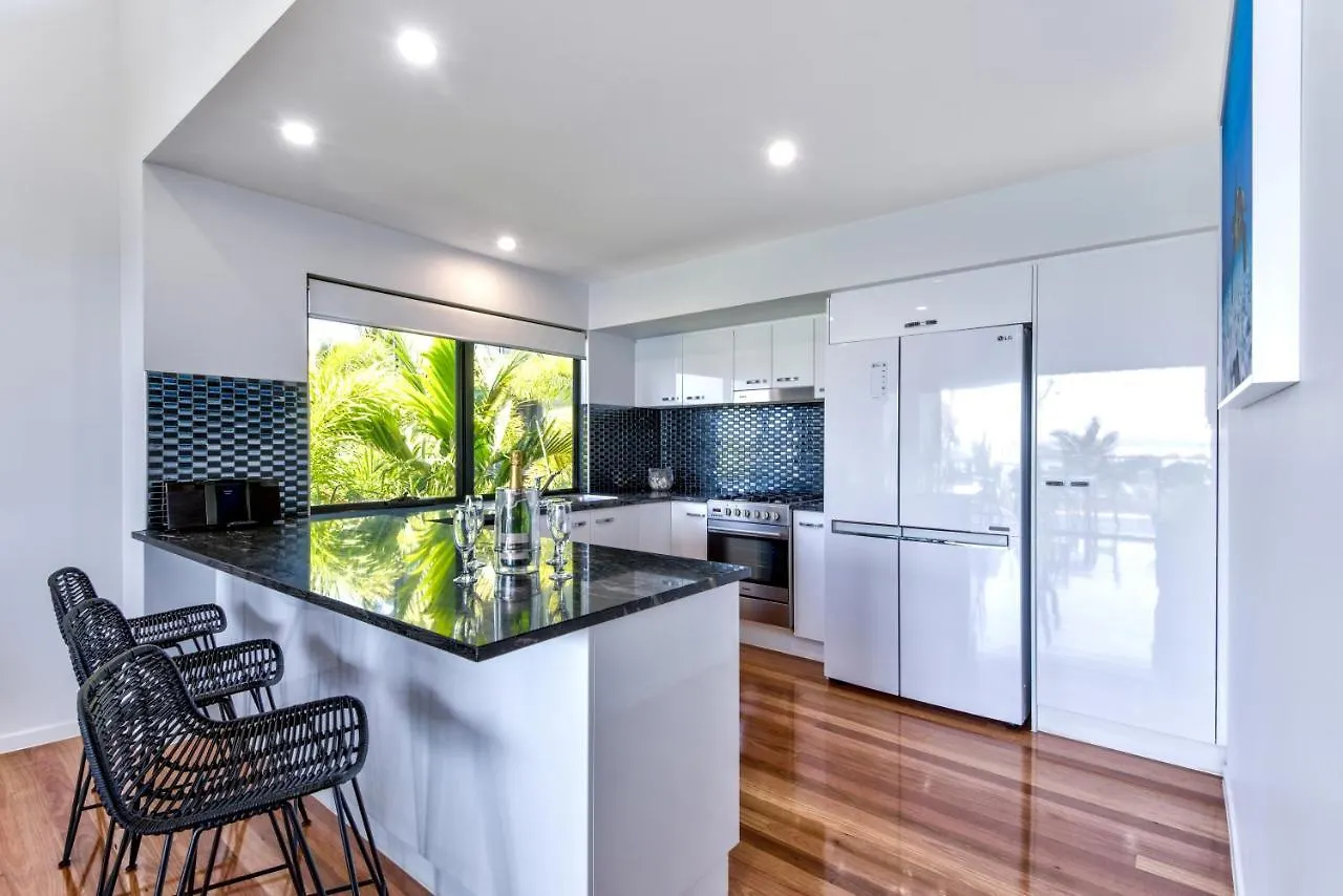Pinnacle Apartments Hamilton Island 3*,