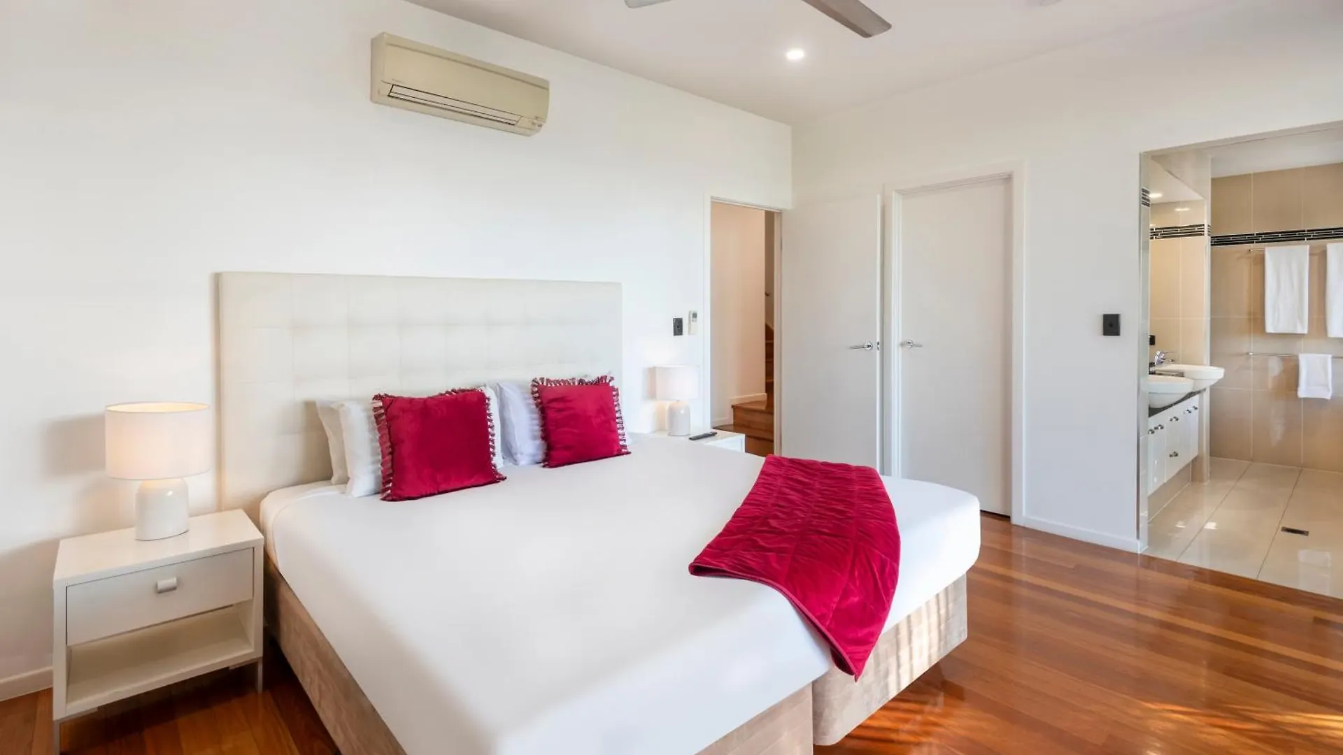 Pinnacle Apartments Hamilton Island Australia
