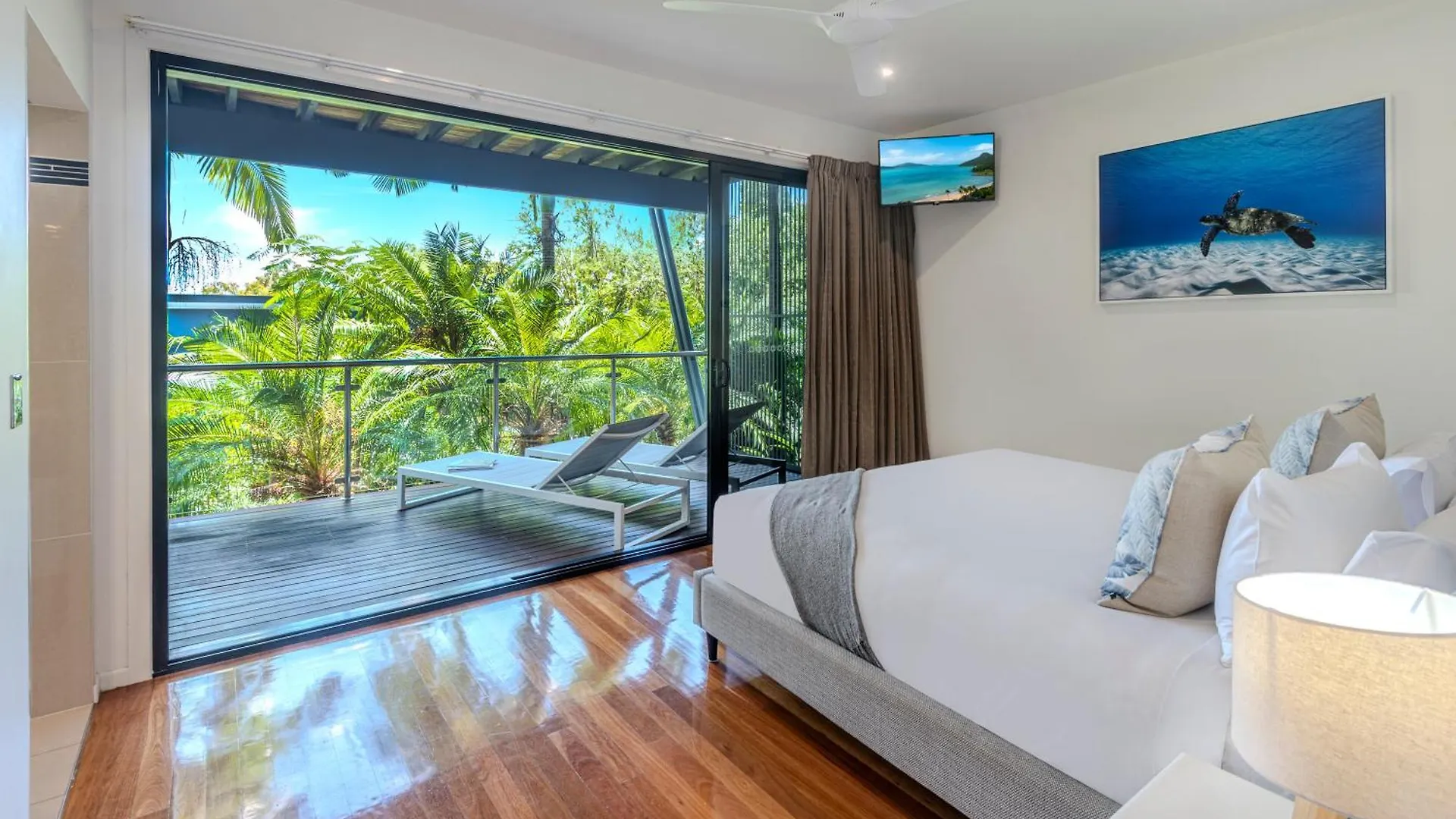Pinnacle Apartments Hamilton Island