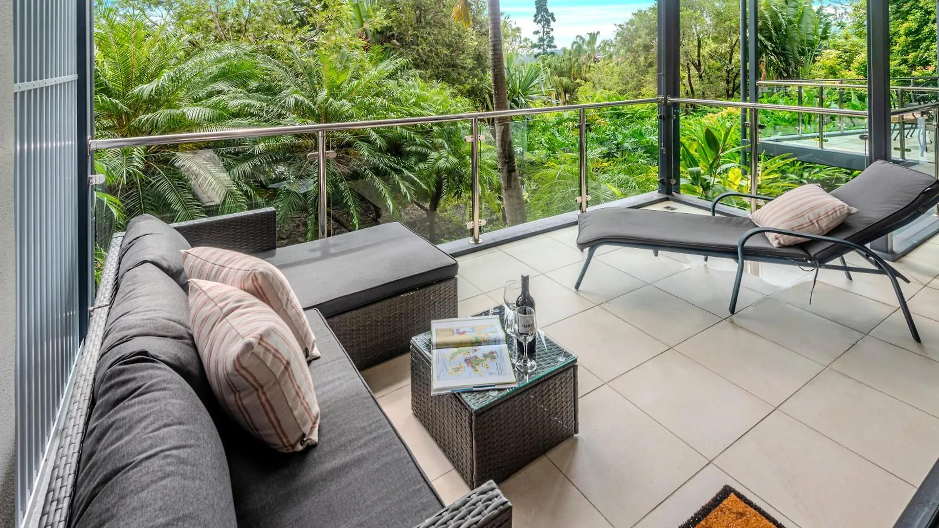 Pinnacle Apartments Hamilton Island Aparthotel