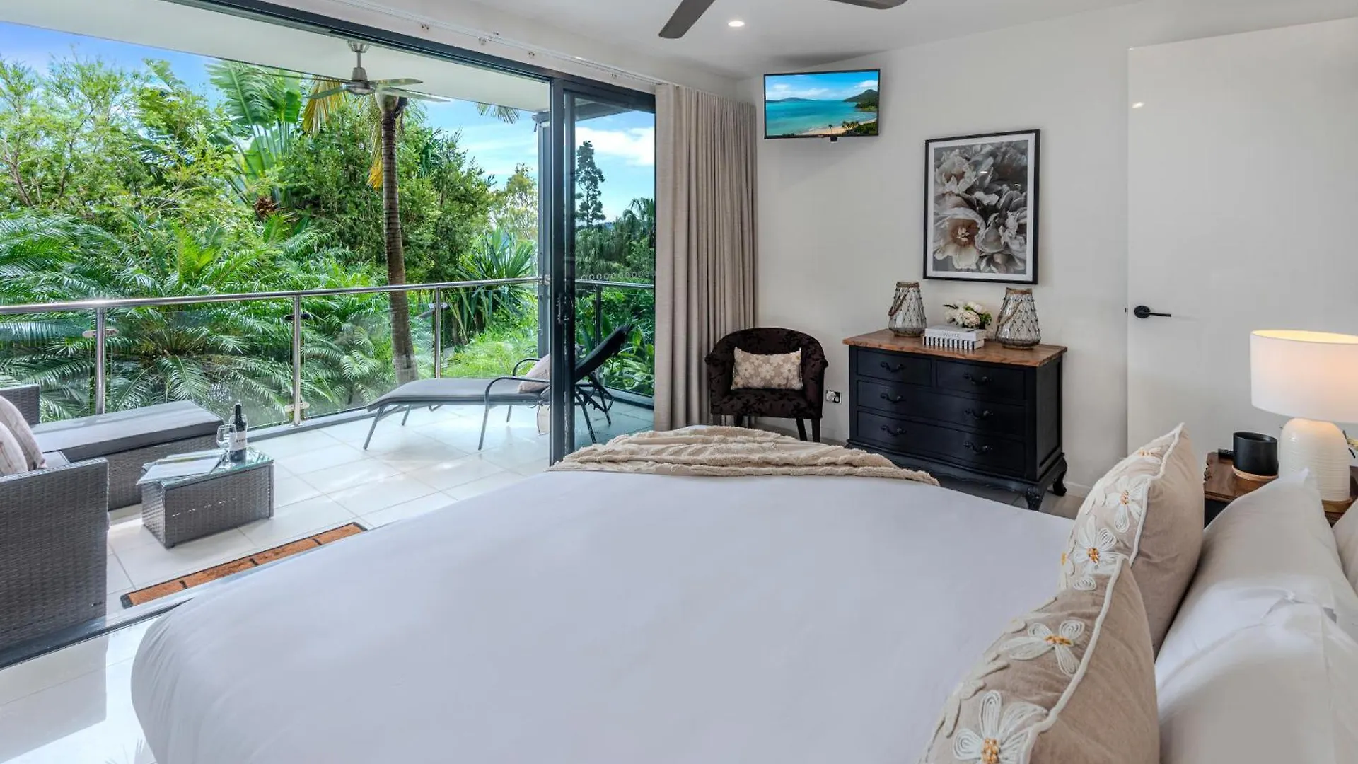 Pinnacle Apartments Hamilton Island Aparthotel