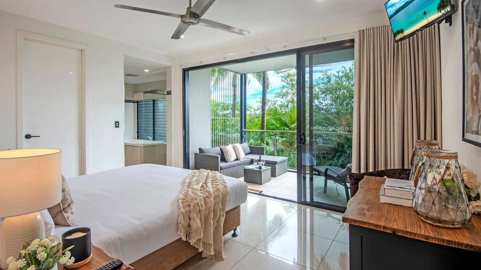 Pinnacle Apartments Hamilton Island