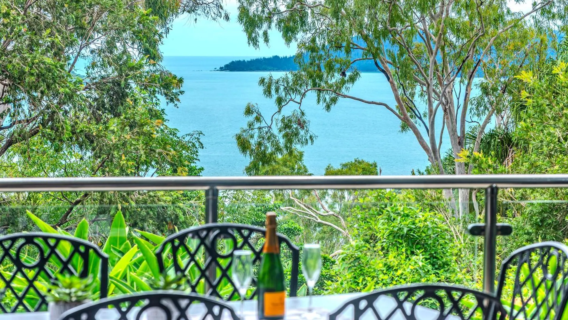 Pinnacle Apartments Hamilton Island Aparthotel
